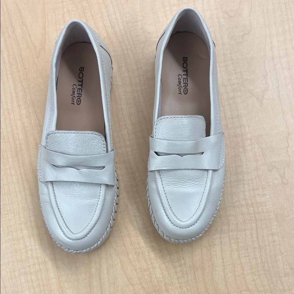 Women's Cream Loafers